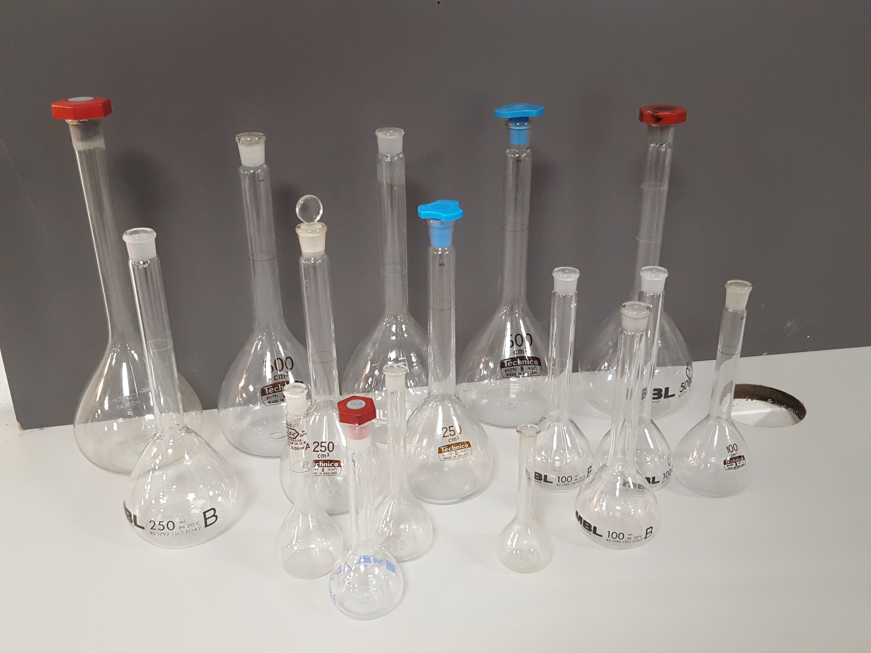 16x-volumetric-flasks-lab-glassware-glass