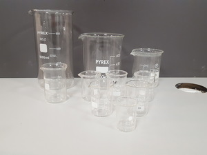 Thumbnail image of 10x Pyrex Measuring Beakers Lab Glassware Glass