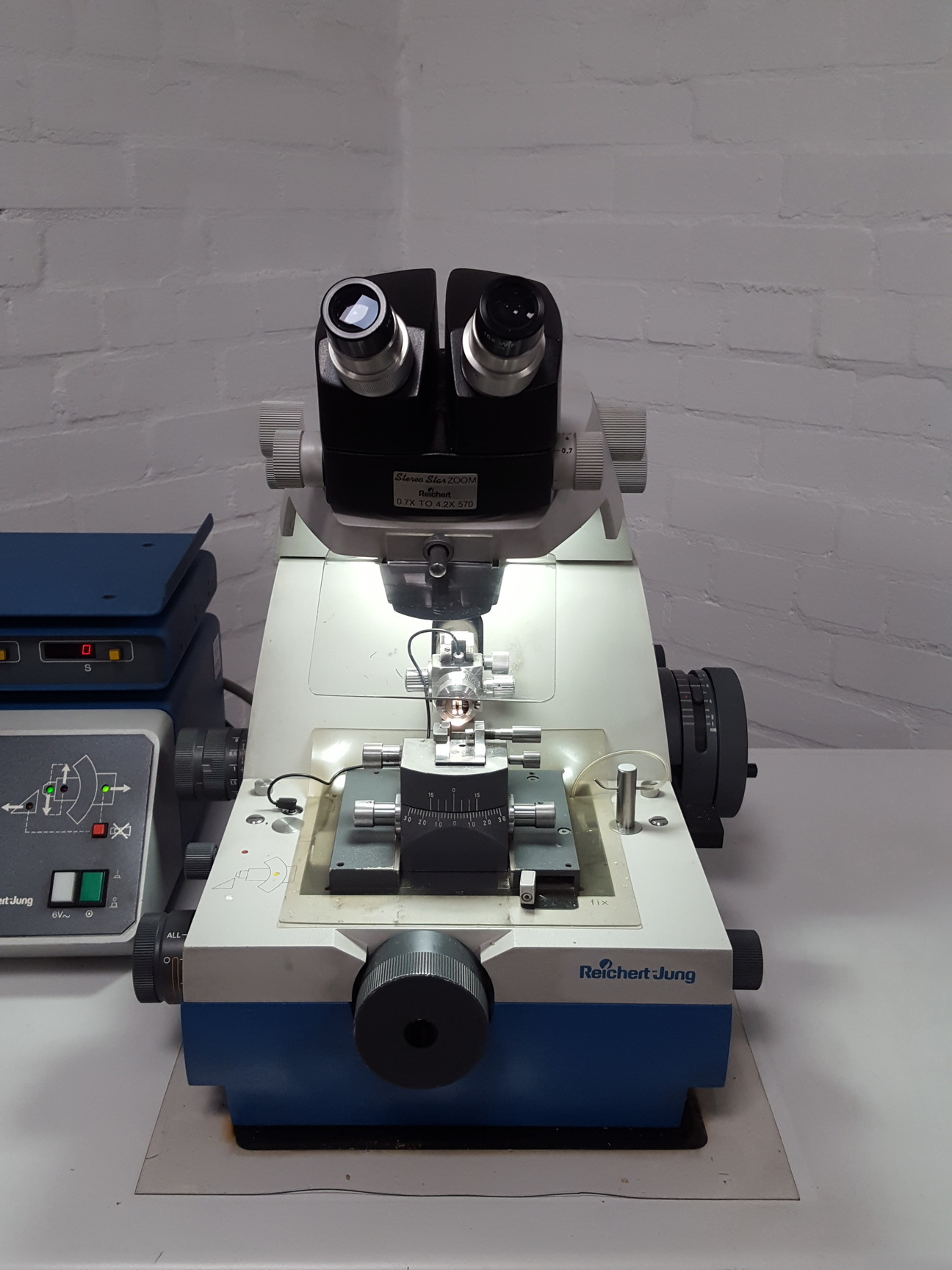 Image of Reichert-Jung Ultracut E Microtome System + Table Lab
