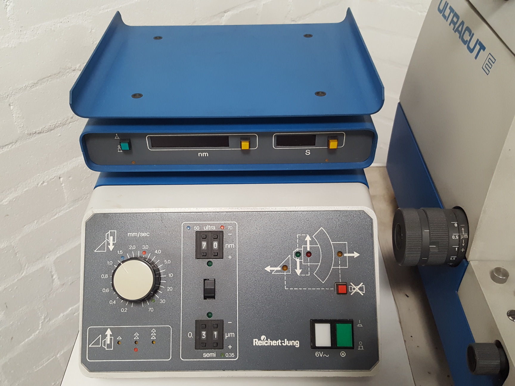 Image of Reichert-Jung Ultracut E Microtome System + Table Lab