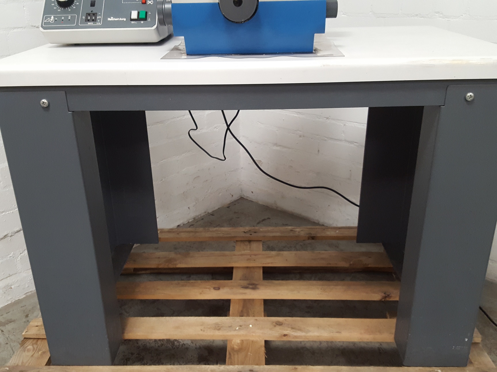 Image of Reichert-Jung Ultracut E Microtome System + Table Lab
