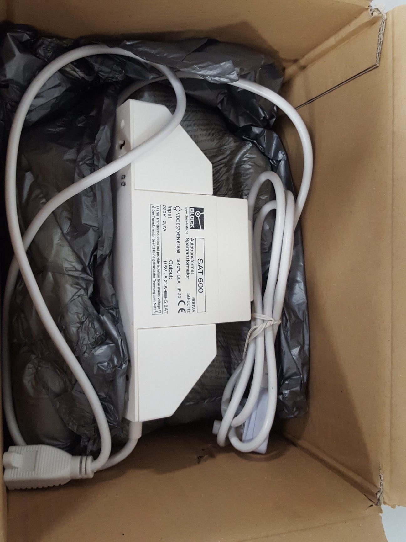 Image of Block Type SAT 600 600VA Autotransformer 230 to 115V / 110V