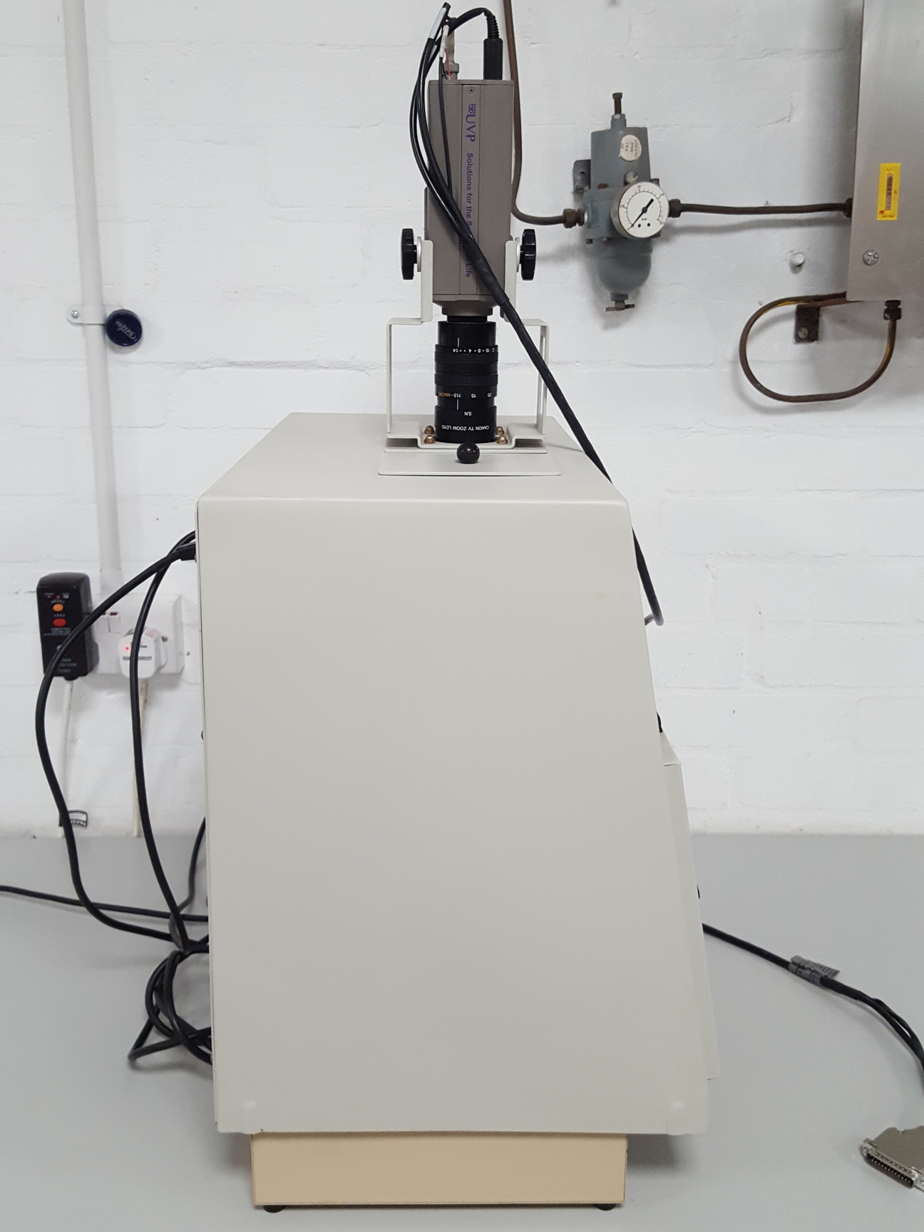 Gel Doc UVP UVWhite Darkroom + UVP TM36 Transilluminator