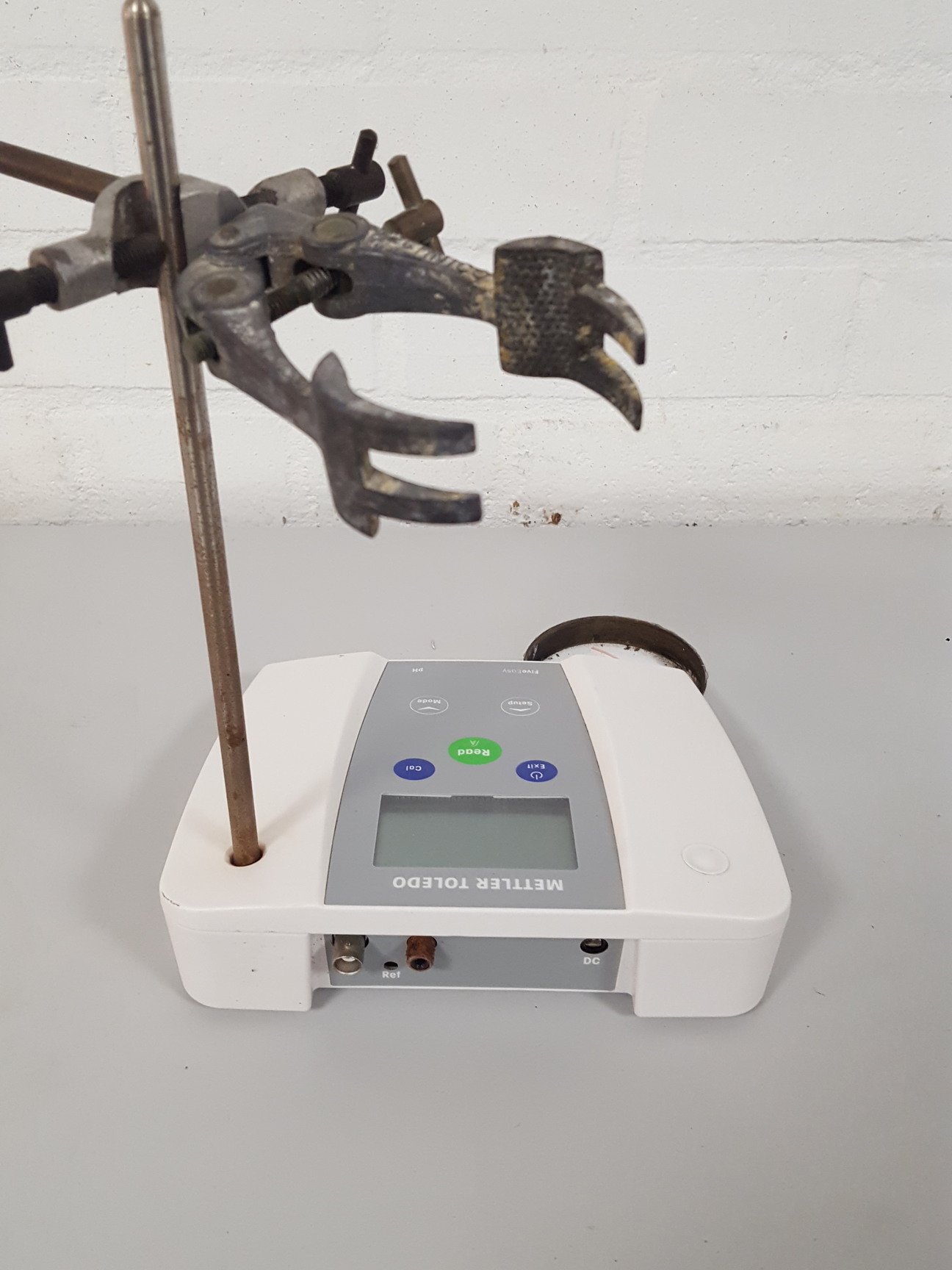 Image of Mettler Toledo FiveEasy FE20 pH Meter With Clamp Lab