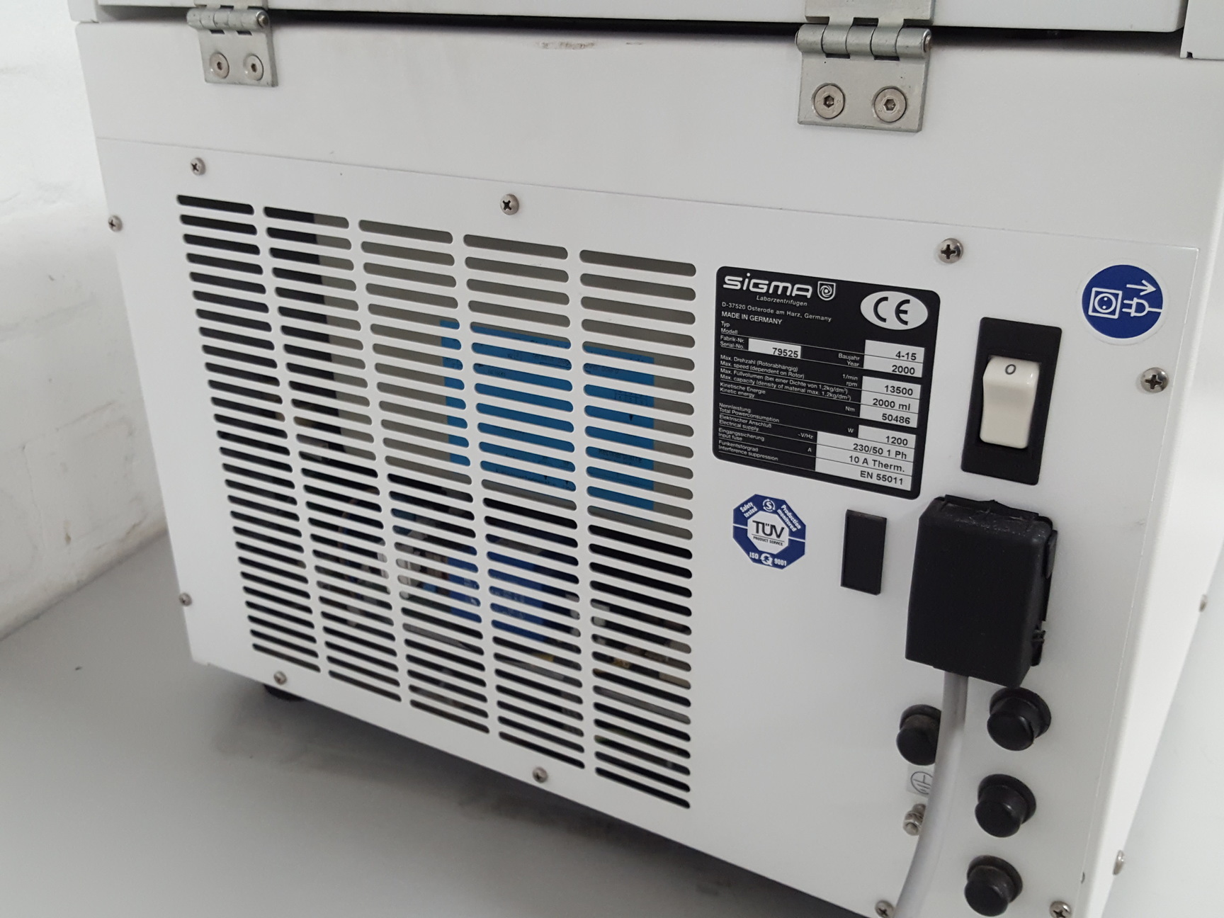 Image of Sigma 4-15C Qiagen Benchtop Centrifuge Lab