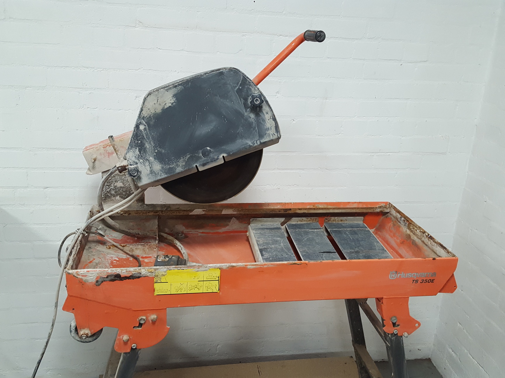Image of Husqvarna TS350 E Electric Masonry Saw (Damaged Blade)