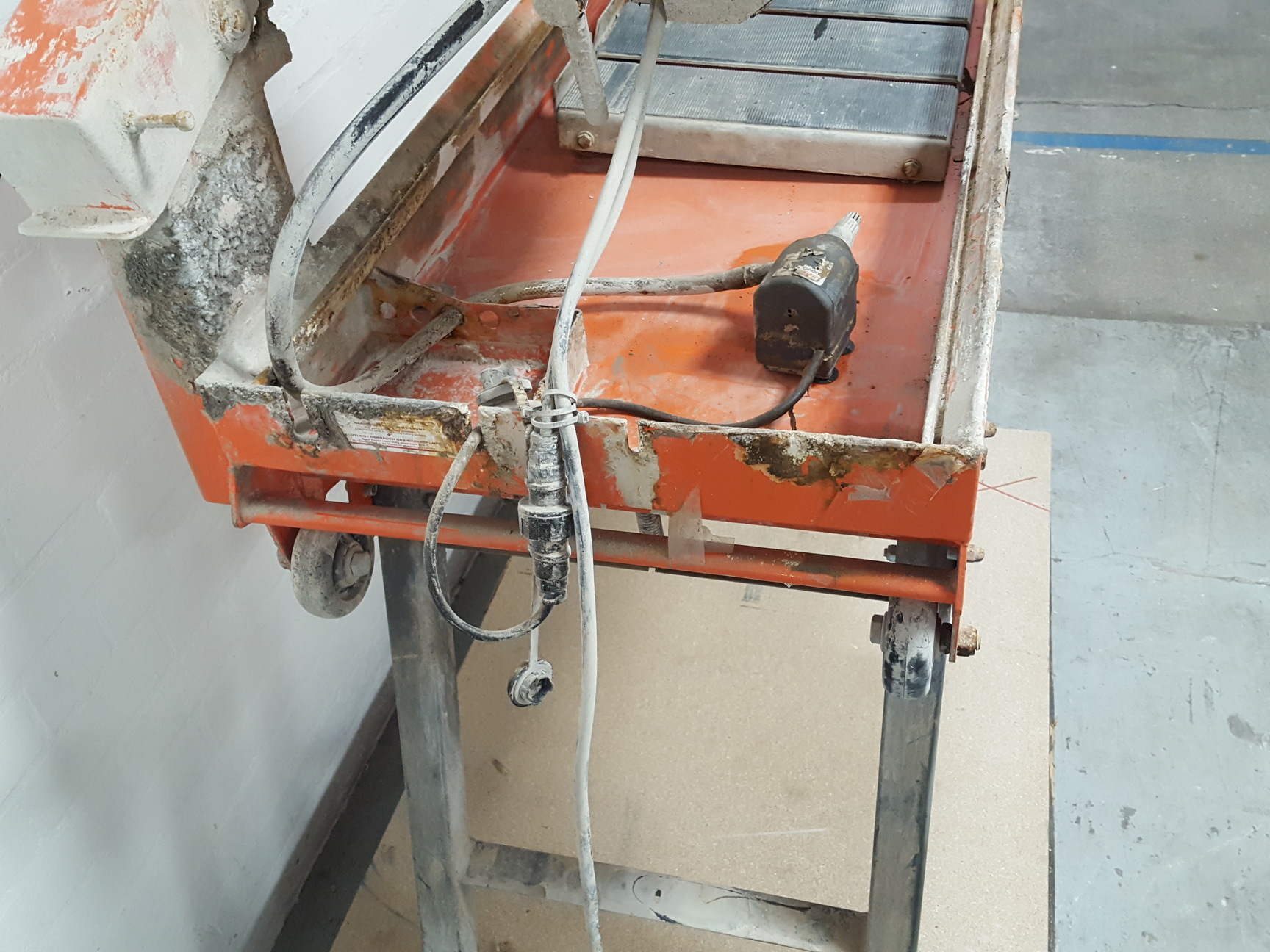 Image of Husqvarna TS350 E Electric Masonry Saw (Damaged Blade)