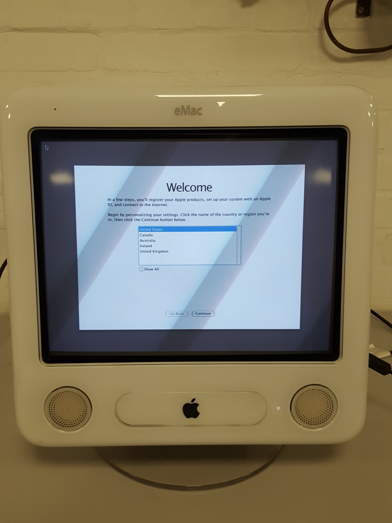 Image of Apple eMac G4 All in One Desktop 1ghz PowerPC IT 