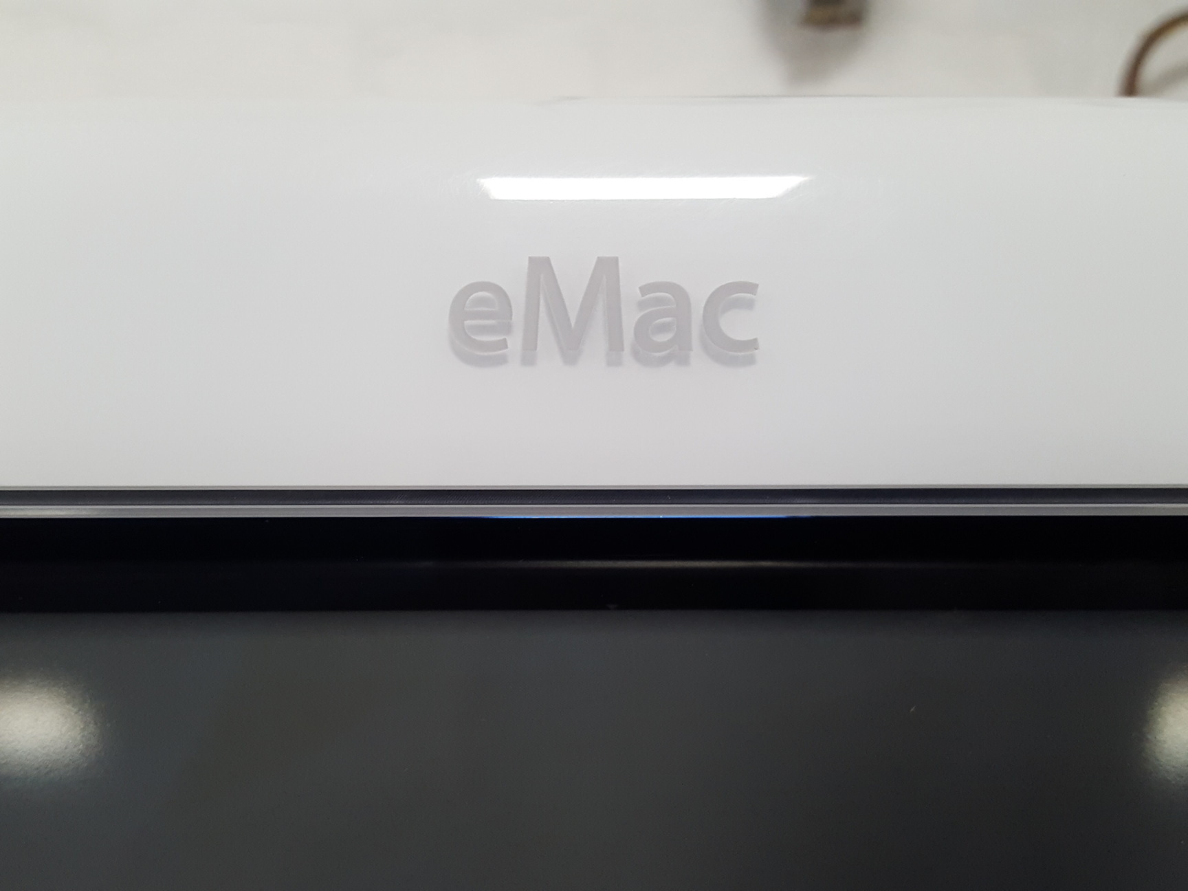 Image of Apple eMac G4 All in One Desktop 1ghz PowerPC IT 