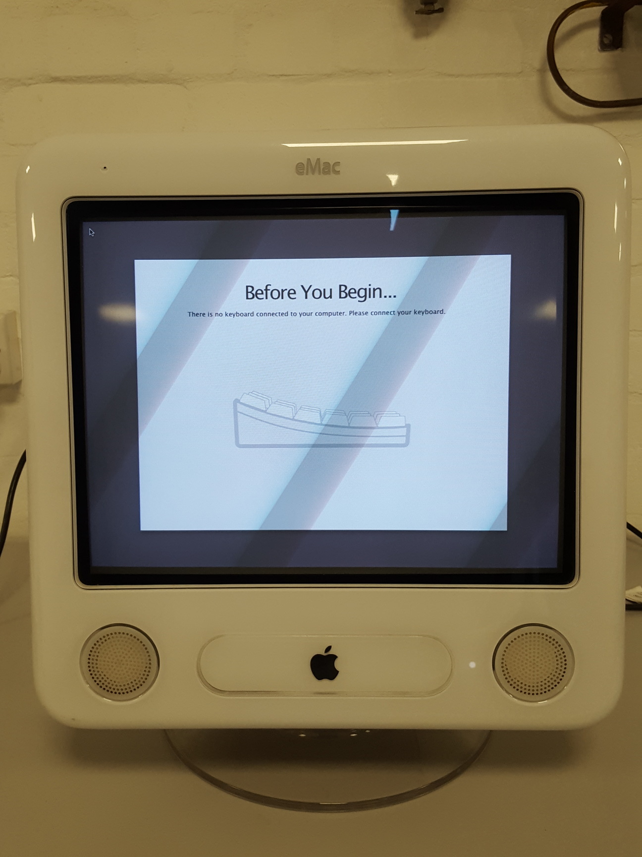 Image of Apple eMac G4 All in One Desktop 1ghz PowerPC IT 