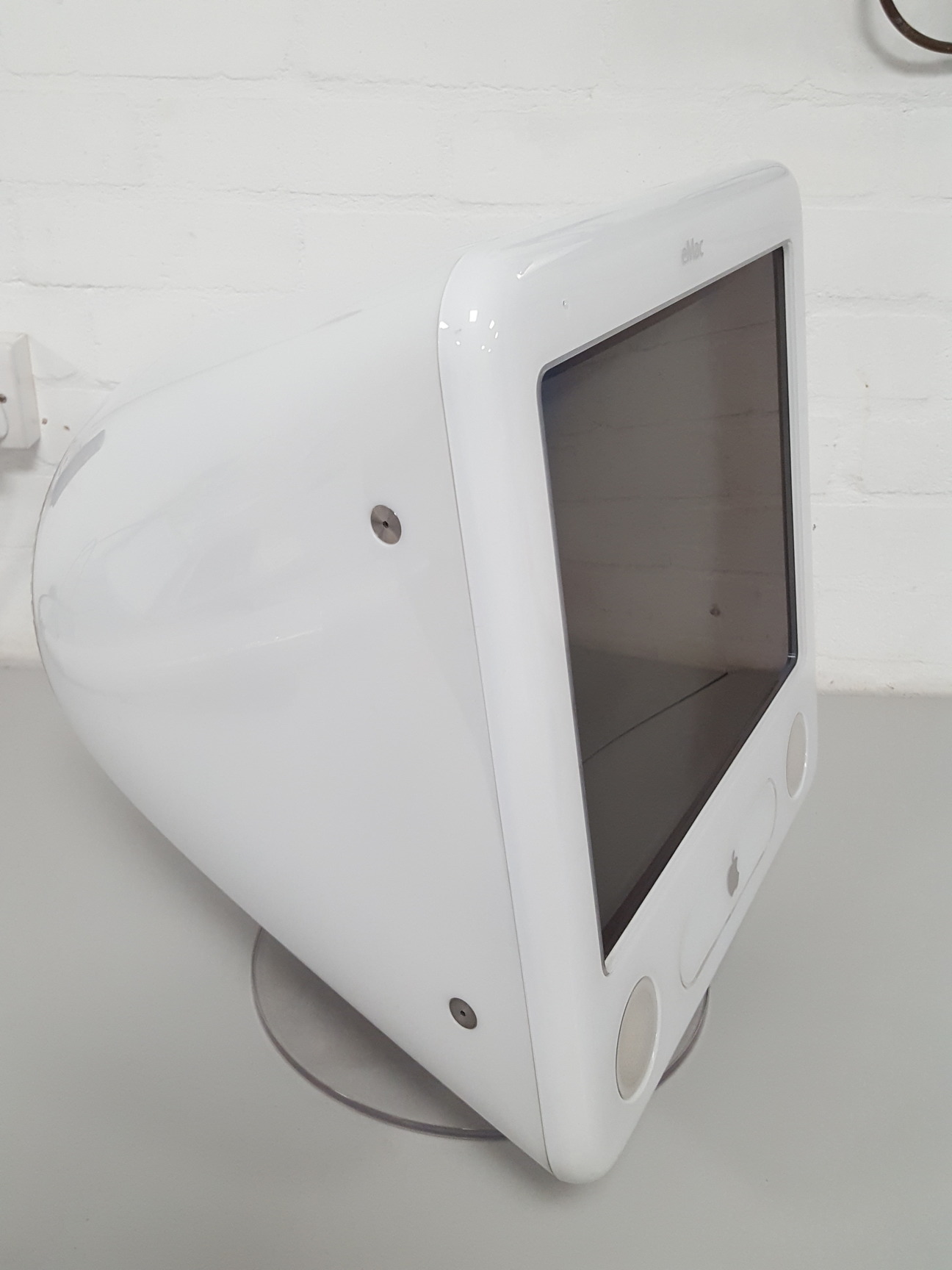 Image of Apple eMac G4 All in One Desktop 1ghz PowerPC IT 