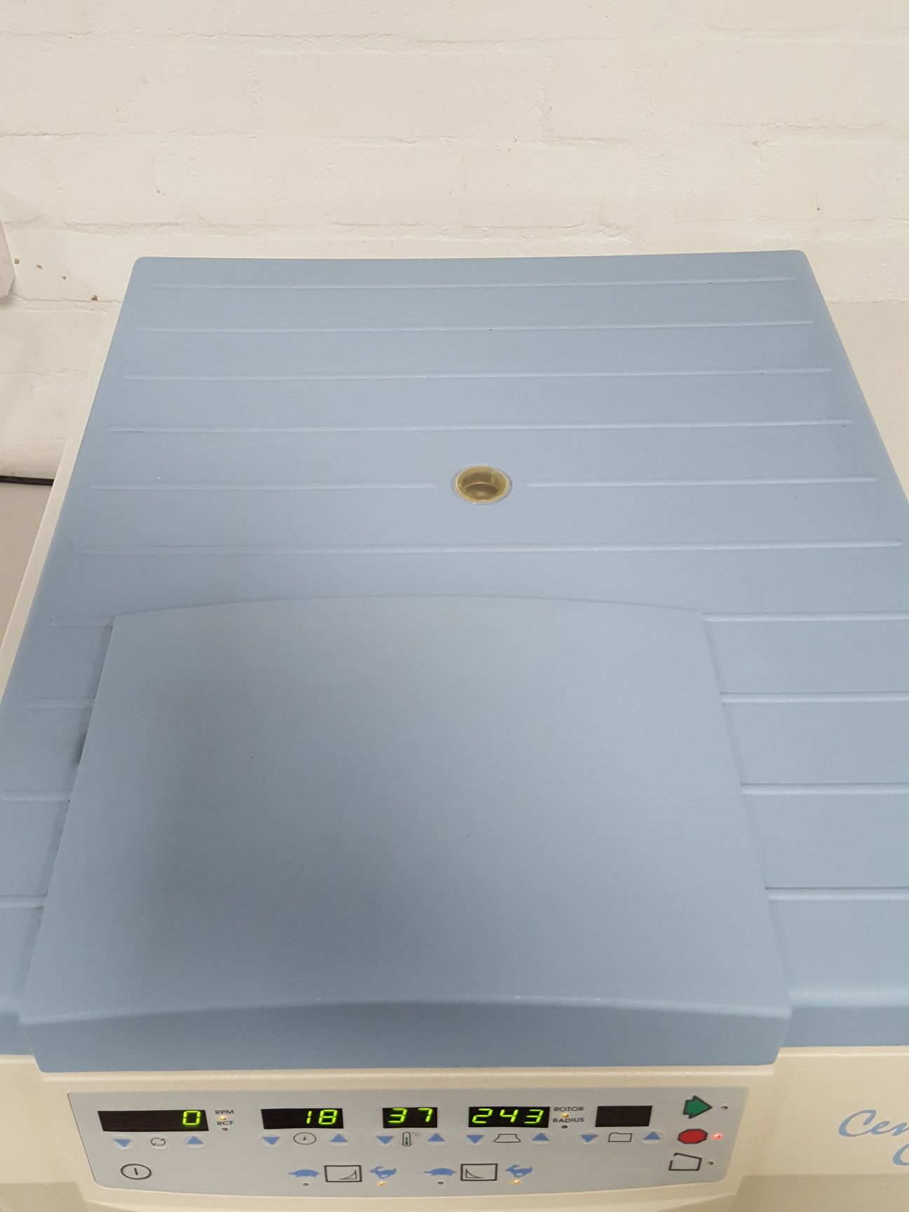 Image of ThermoIEC Centra CL3R Benchtop Refrigerated Centrifuge, IEC 243 Bucket Rotor Lab