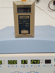 Thumbnail image of ThermoIEC Centra CL3R Benchtop Refrigerated Centrifuge, IEC 243 Bucket Rotor Lab