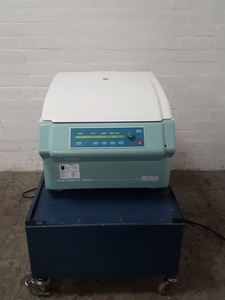 Thumbnail image of Hettich 5650 Rotanta 460 Centrifuge On Trolley + 4600RPM Bucket Rotor 5699 Lab