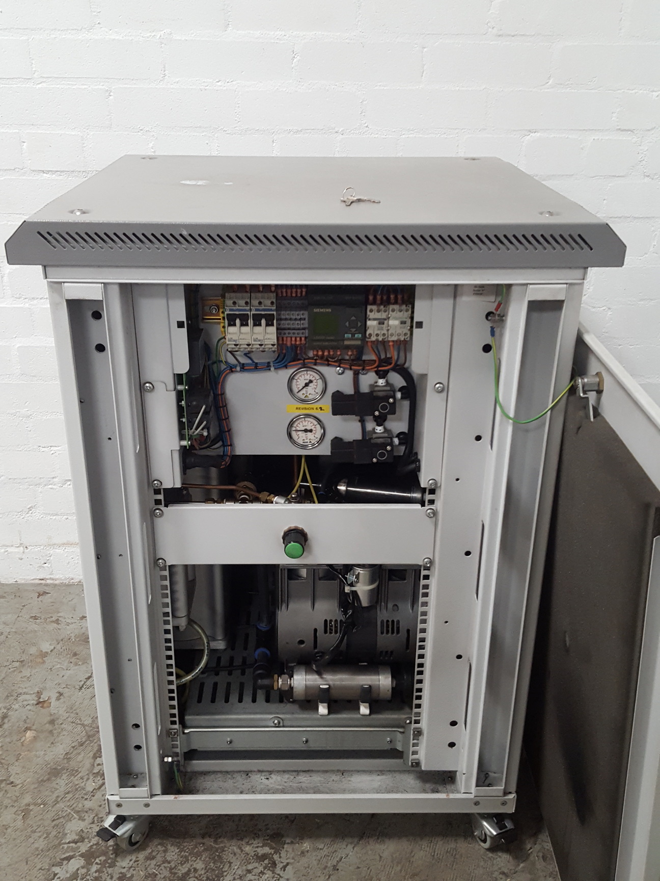 Image of Peak Scientific NM30LA MS Nitrogen Generator Lab