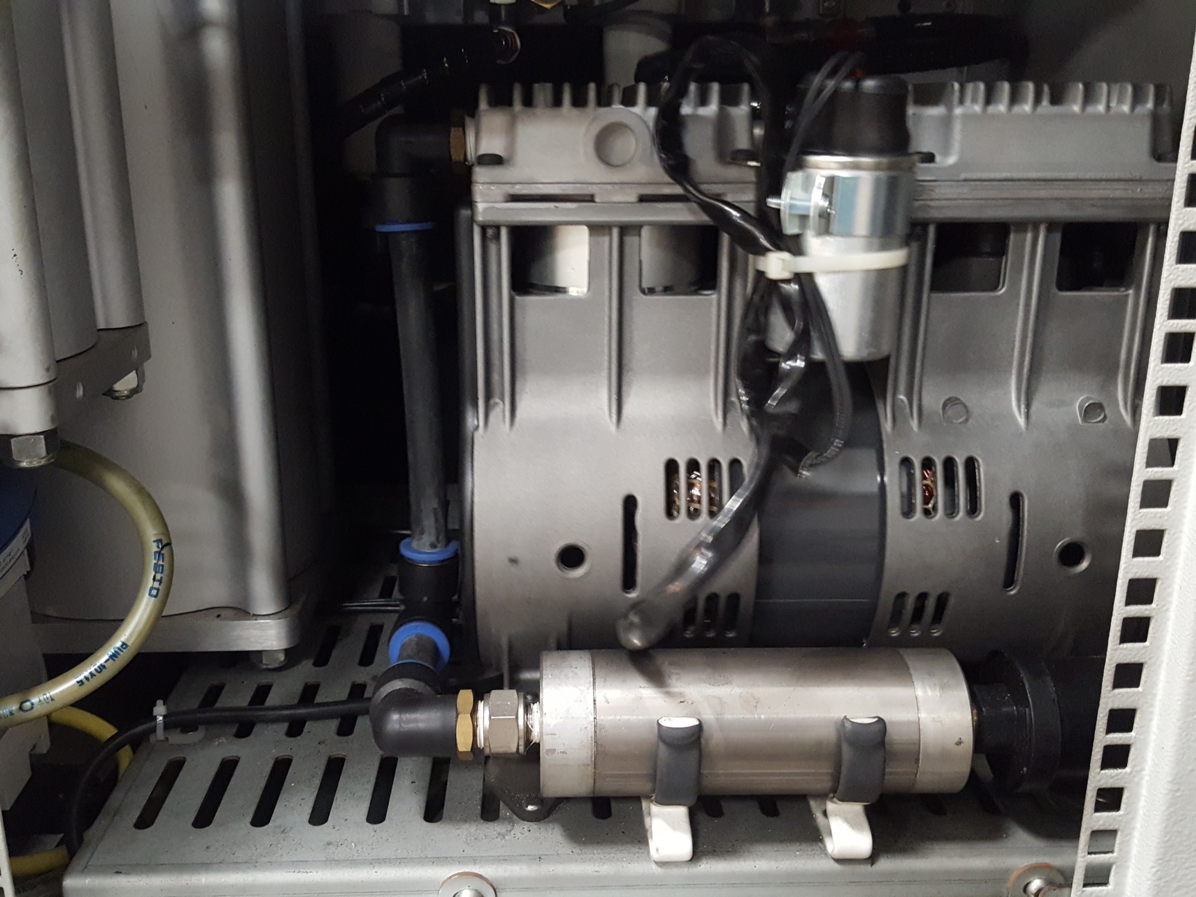 Peak Scientific NM30LA MS Nitrogen Generator Lab