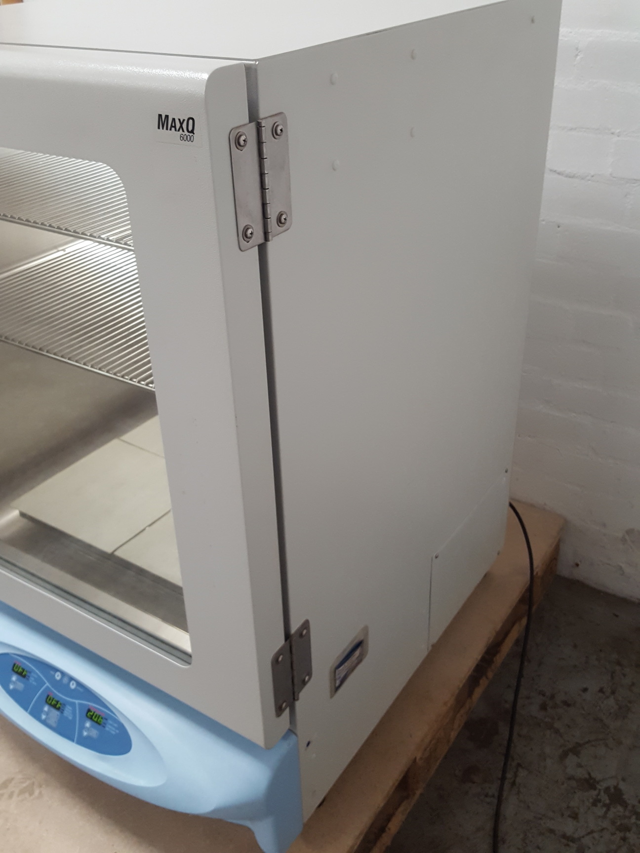 Thermo Scientific MaxQ 6000 Incubator / Shaker Lab