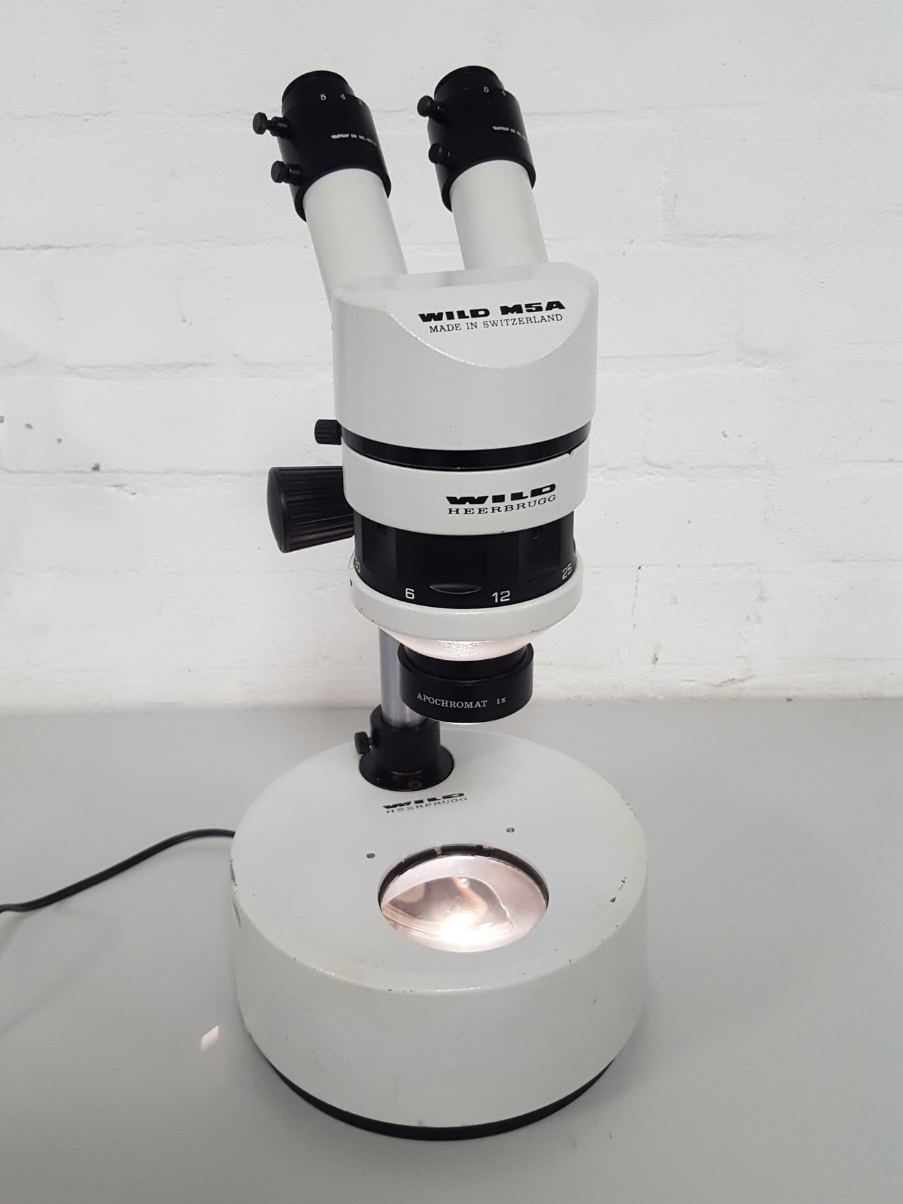 Image of Wild Heerbrugg M5A Binocular Microscope Lab in Carry Case