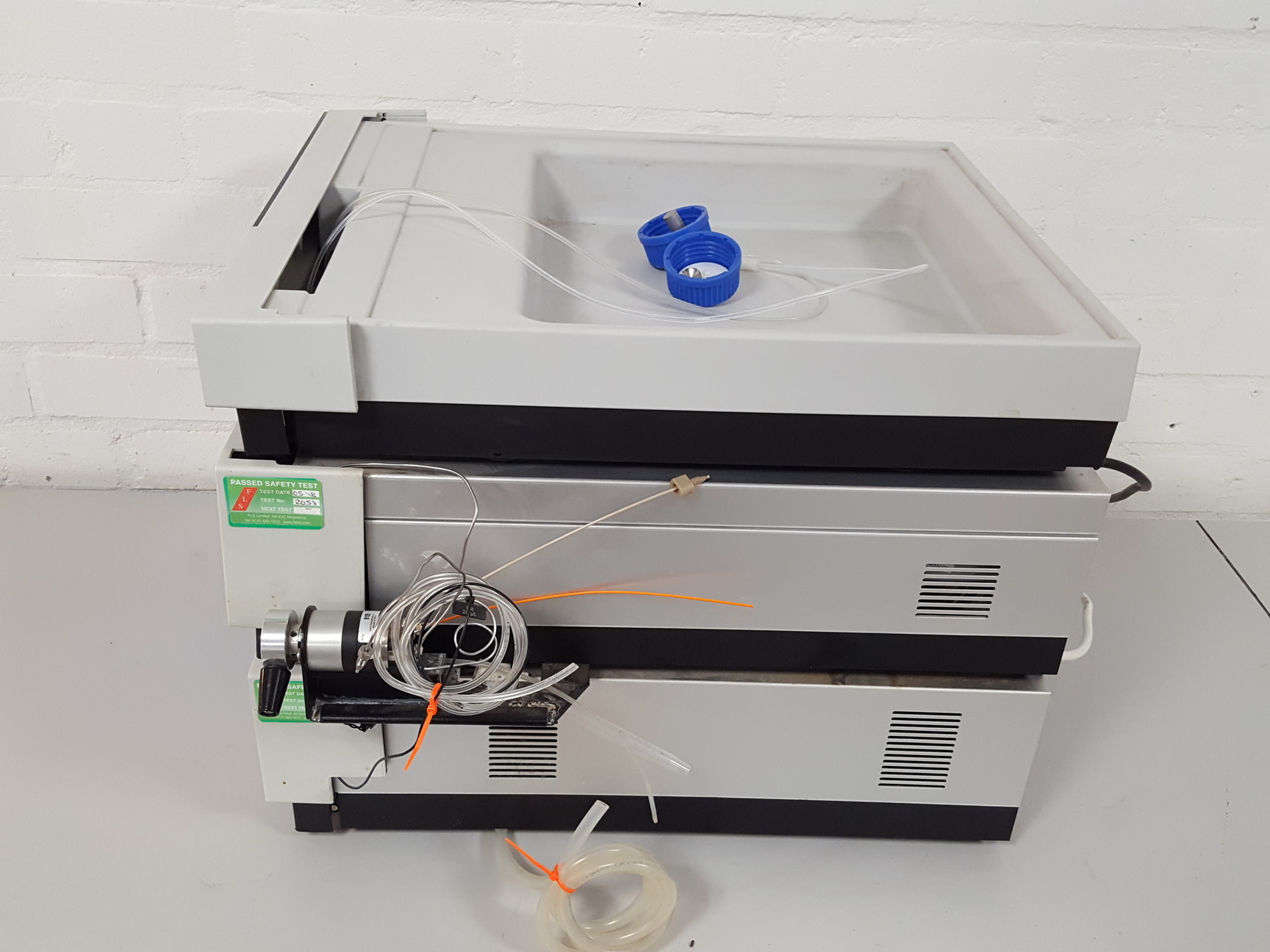 Image of Dionex UltiMate 3000 HPLC UHPLC VWD-3100 Detector, Isocratic Pump ISO-3100SD Lab