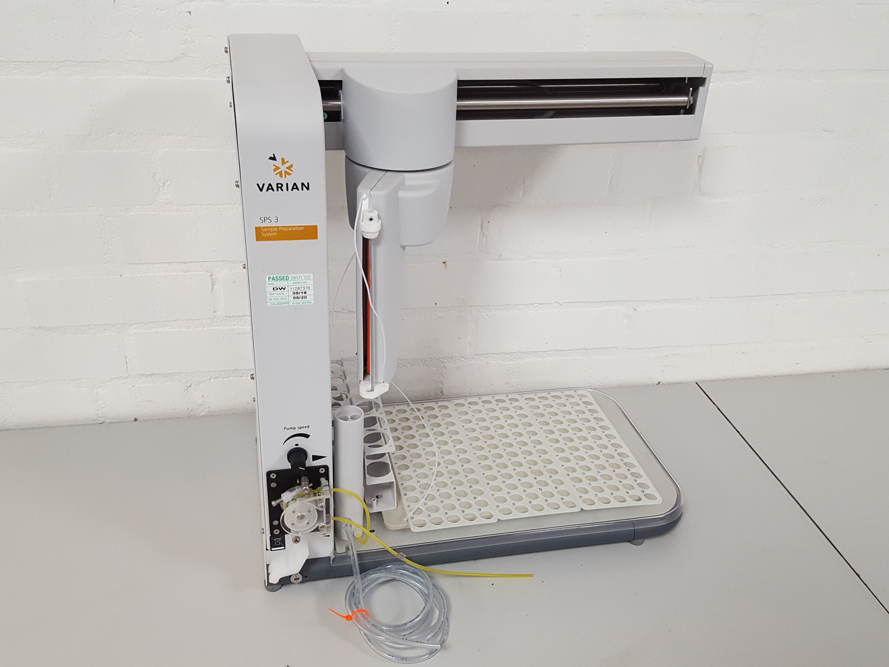 Image of Varian AA240FS Atomic Absorption Spectrophotometer With 2x Other Equipment