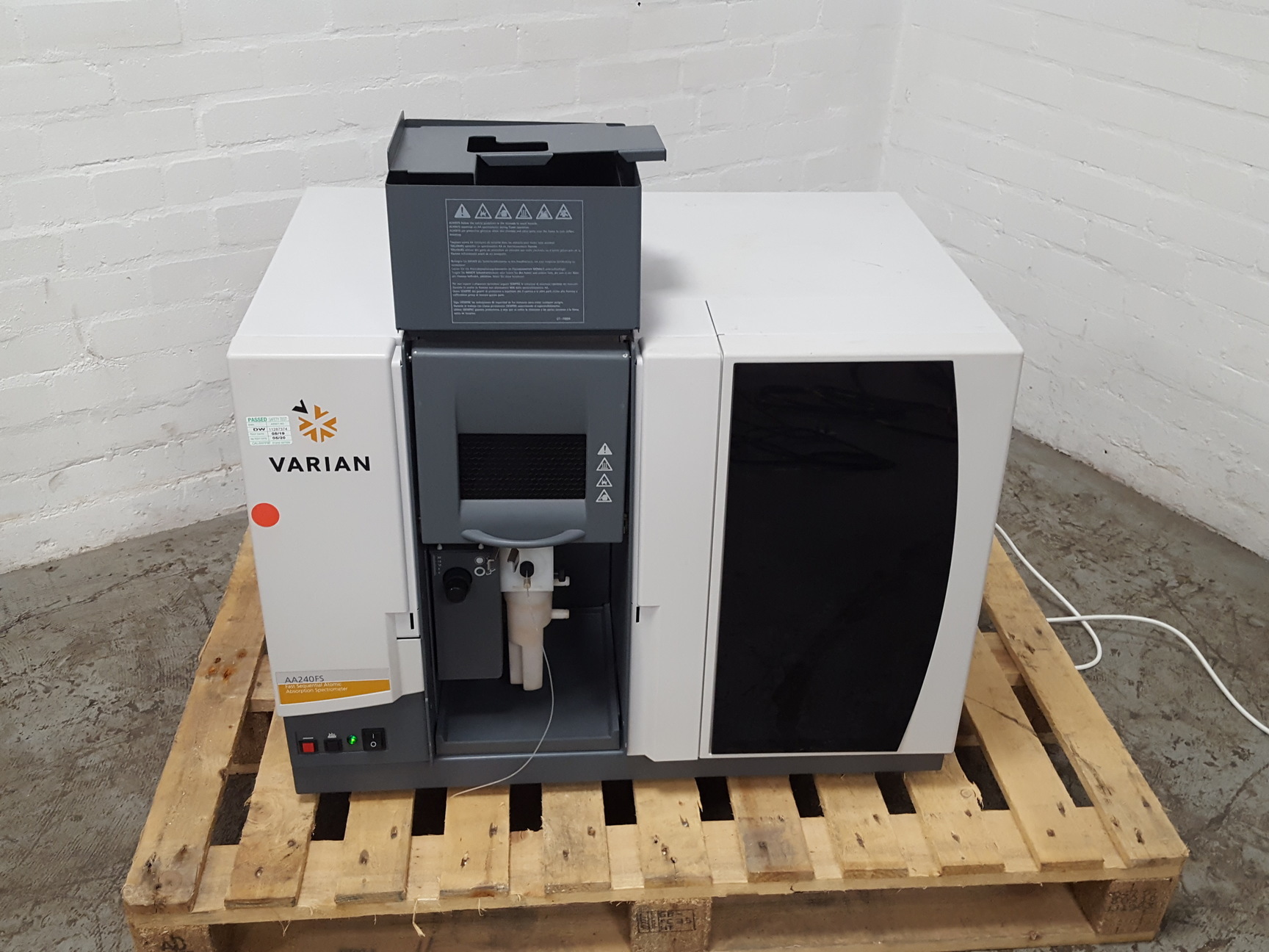 Image of Varian AA240FS Atomic Absorption Spectrophotometer With 2x Other Equipment