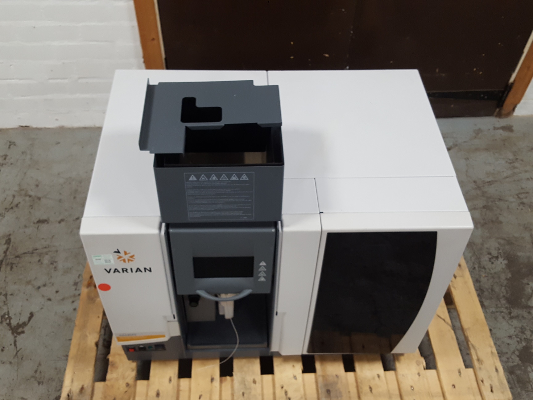 Image of Varian AA240FS Atomic Absorption Spectrophotometer With 2x Other Equipment