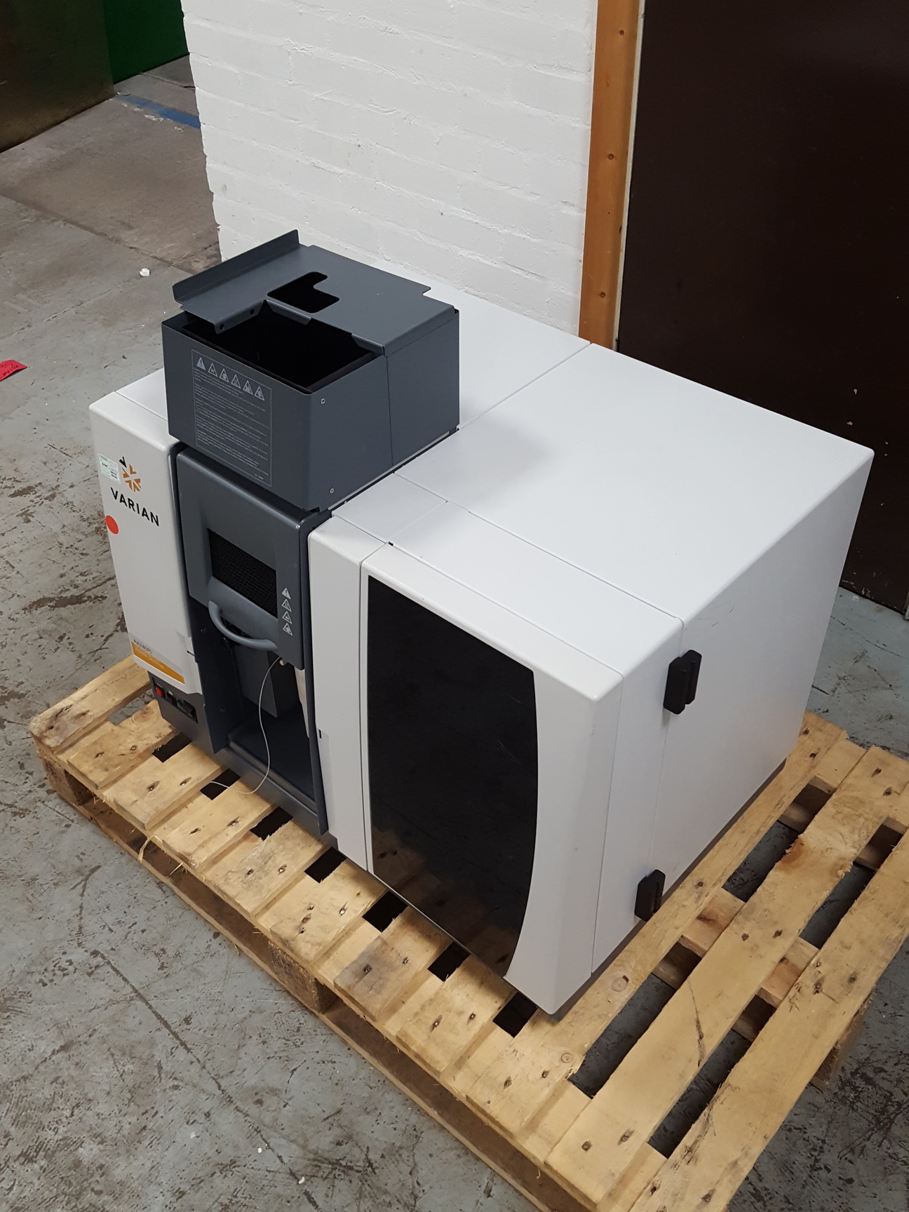 Image of Varian AA240FS Atomic Absorption Spectrophotometer With 2x Other Equipment
