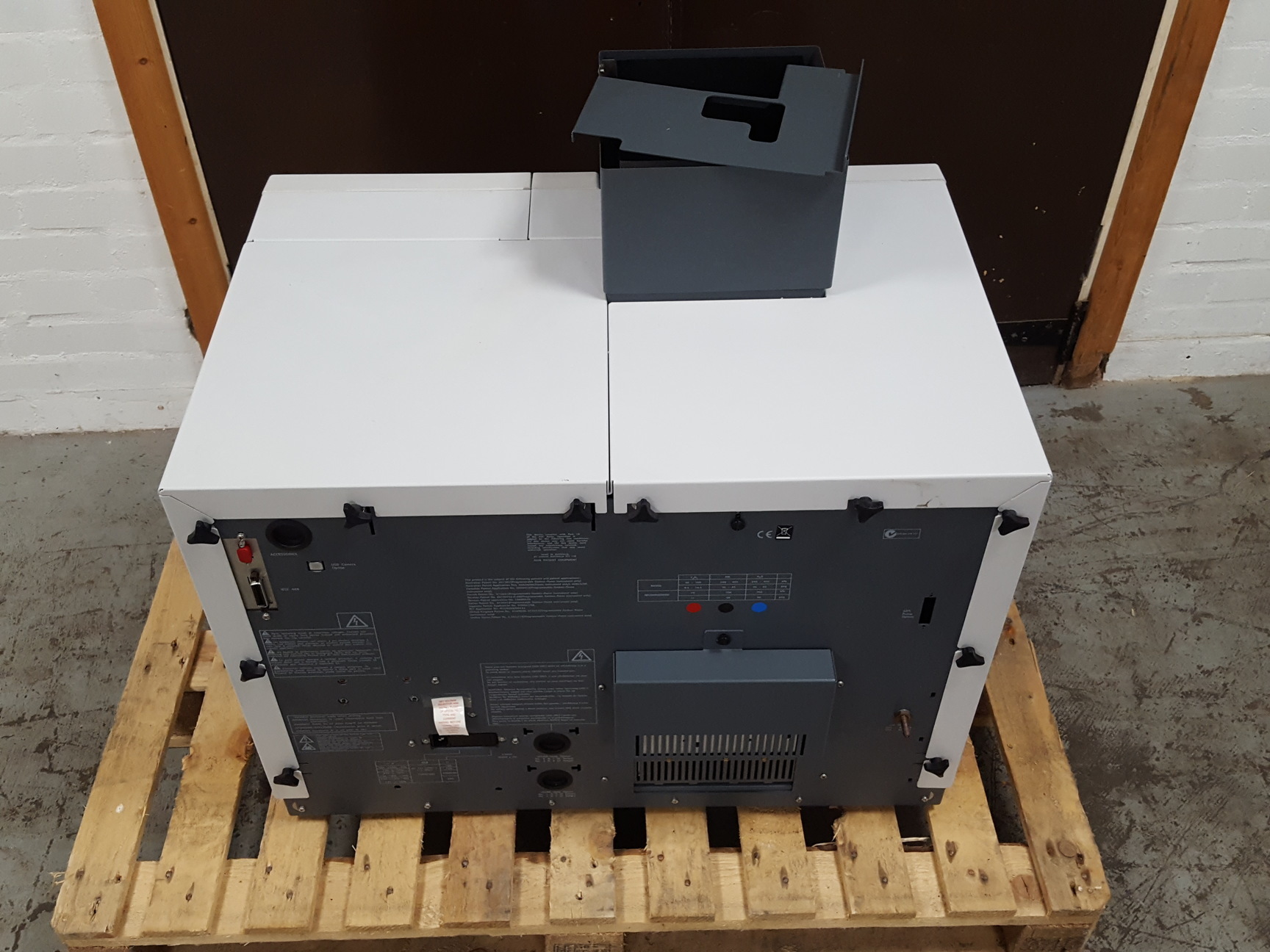 Image of Varian AA240FS Atomic Absorption Spectrophotometer With 2x Other Equipment