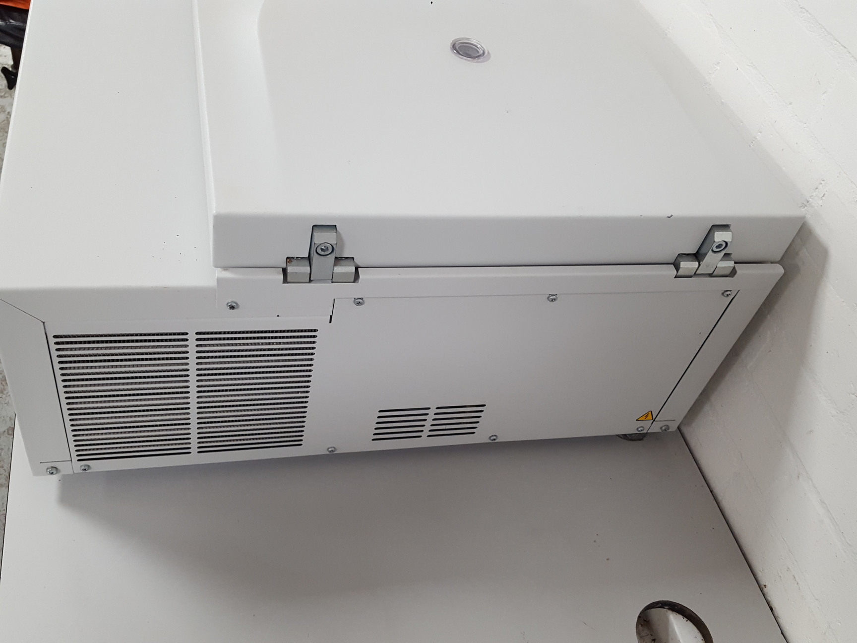 Image of Eppendorf 5810 R Benchtop Centrifuge + A-4-81 Rotor Lab