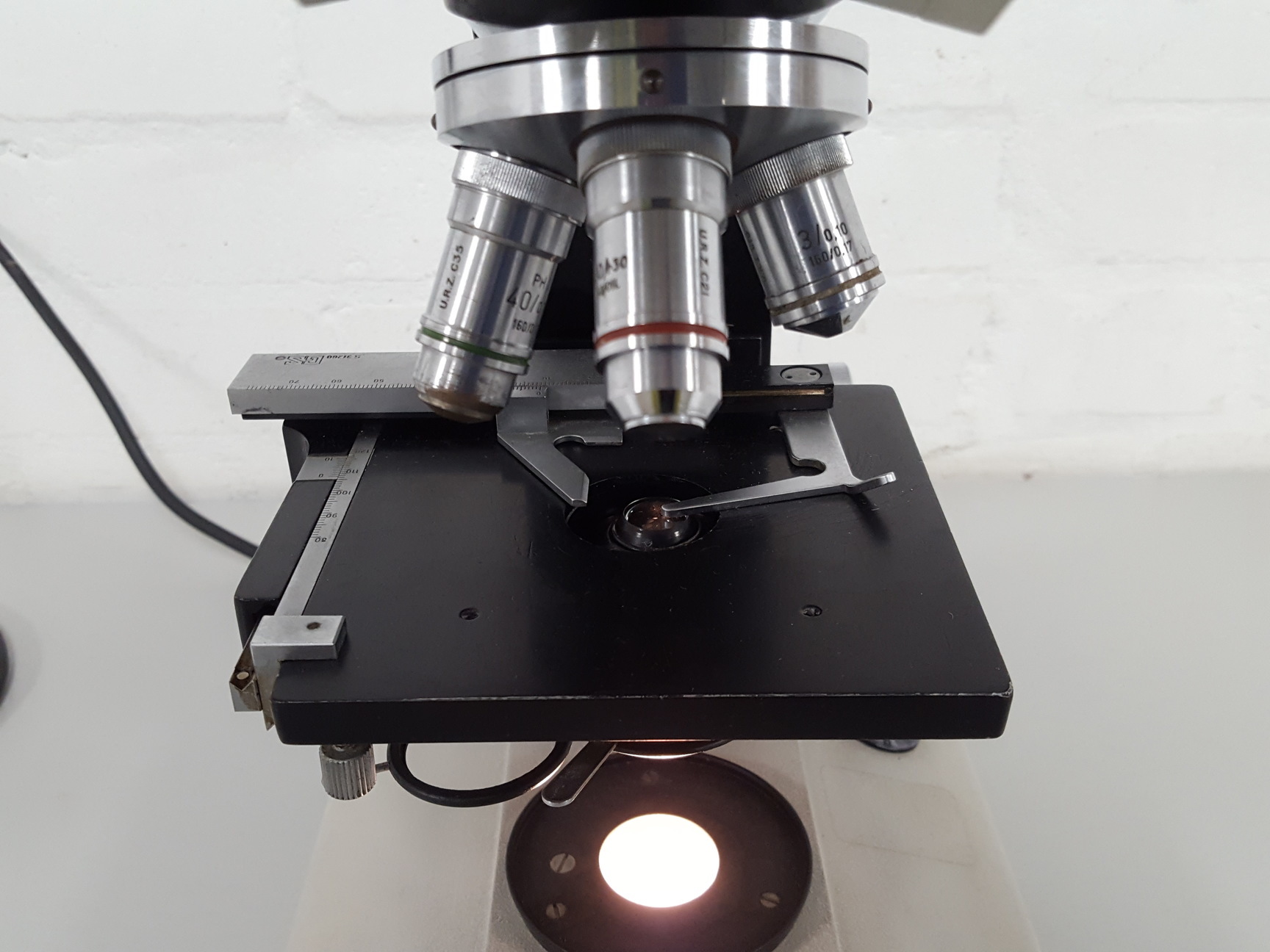 Image of GS Series 10 Binocular Microscope + 4x Objectives 100/1.30, 10/0.28, Lab