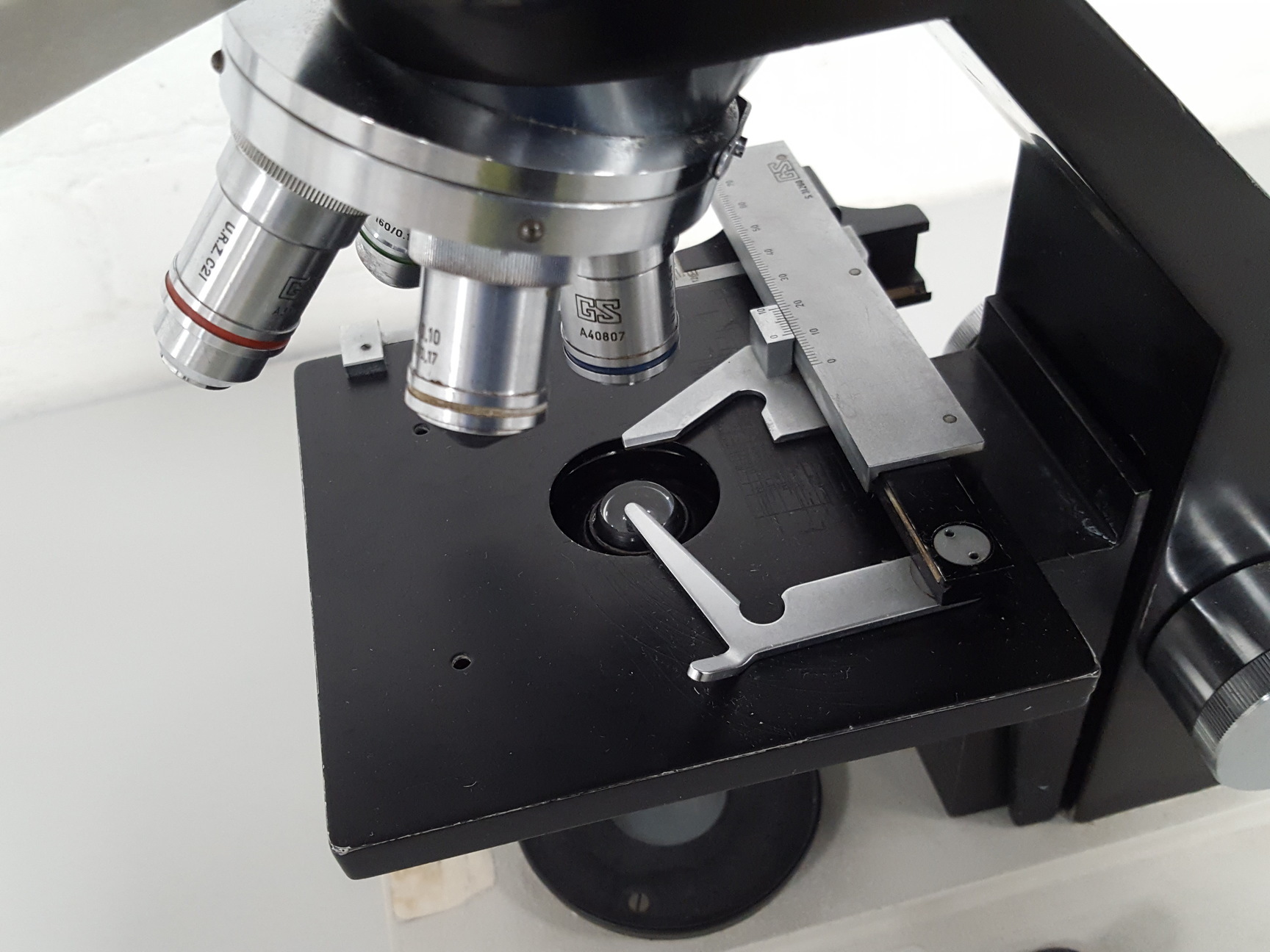Image of GS Series 10 Binocular Microscope + 4x Objectives 100/1.30, 10/0.28, Lab