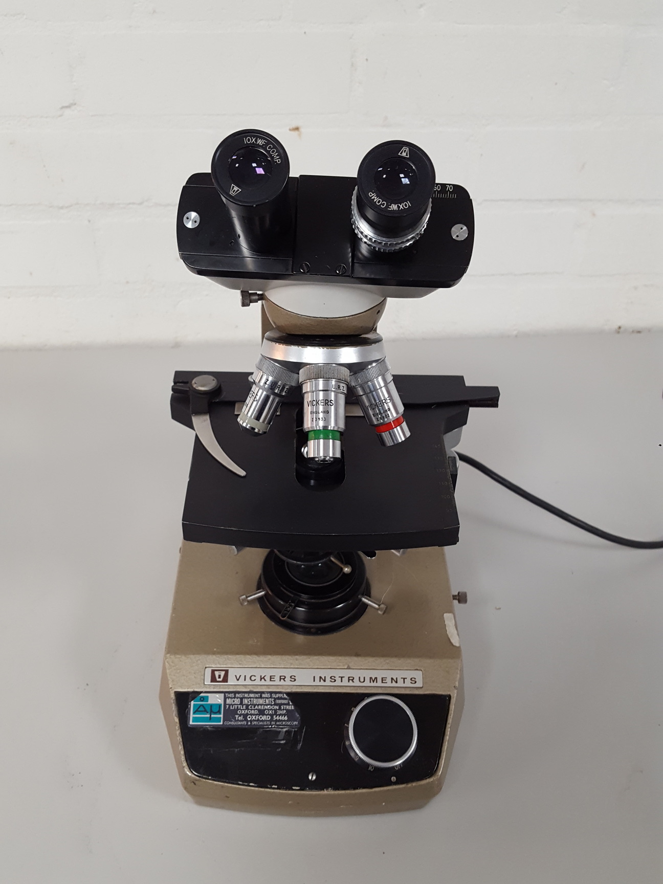 Image of Vickers M15 Binocular Microscope +3x Objectives 40/0.75 PH2, 100/1.3 OIL 10/0.25
