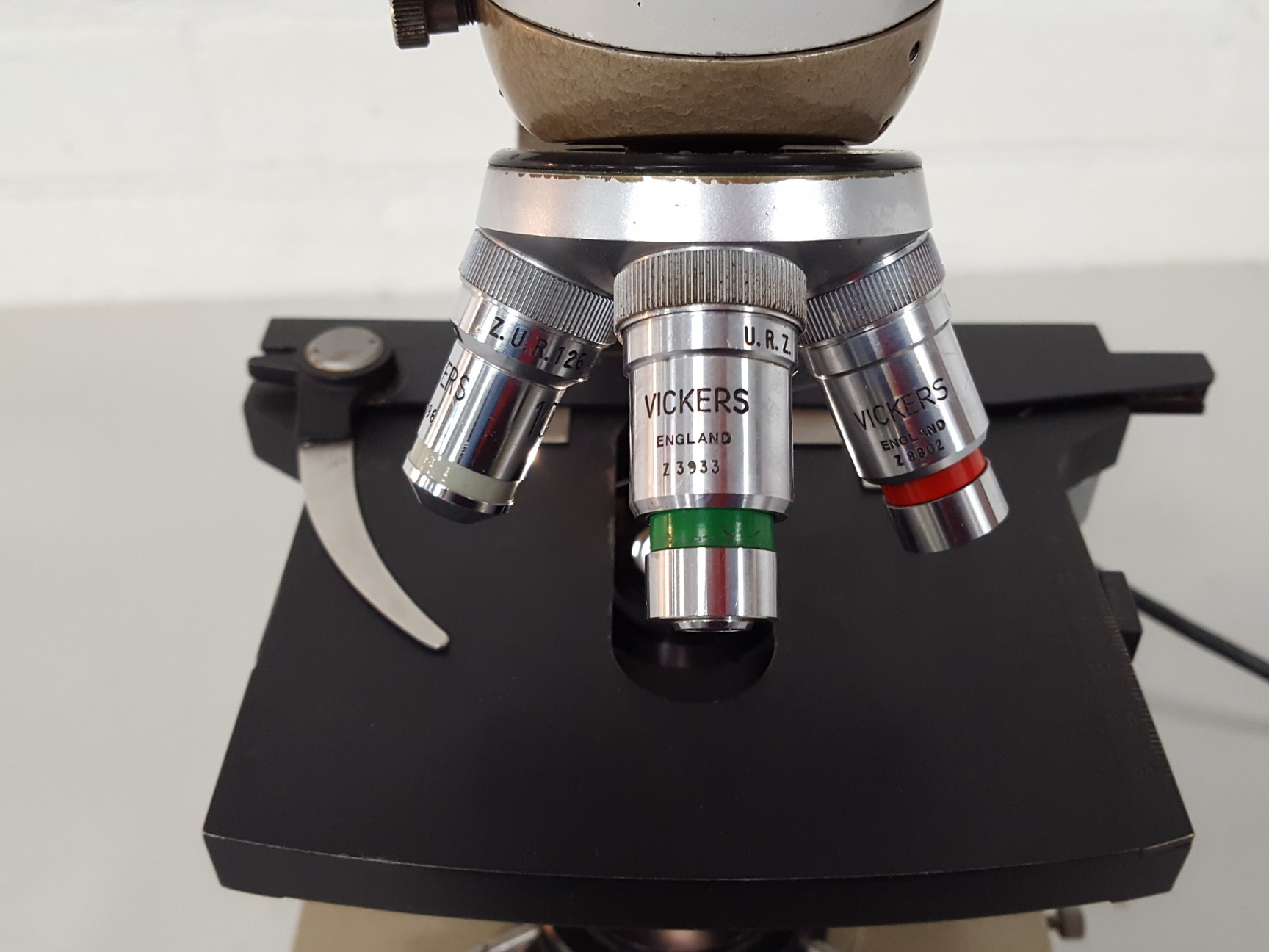 Image of Vickers M15 Binocular Microscope +3x Objectives 40/0.75 PH2, 100/1.3 OIL 10/0.25