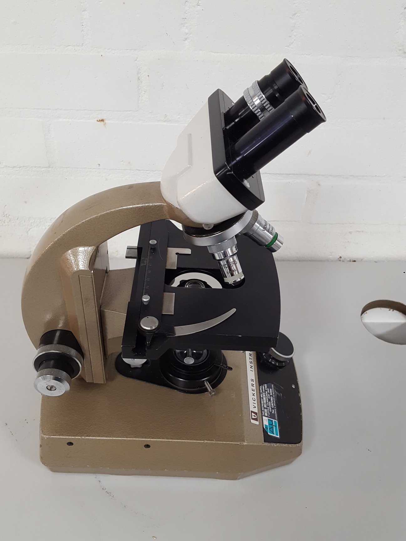 Image of Vickers M15 Binocular Microscope +3x Objectives 40/0.75 PH2, 100/1.3 OIL 10/0.25