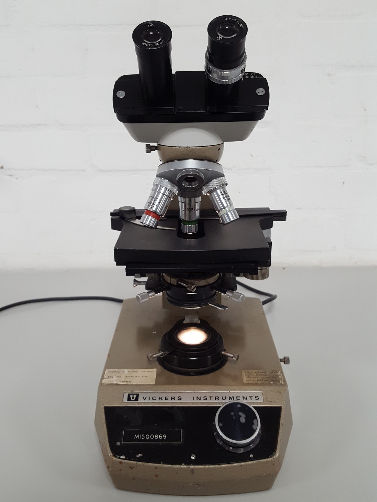 Image of Vickers M15 Binocular Microscope +4 Objectives 100/1.3OIL, 40x 0.65, 10/0.25 PH1