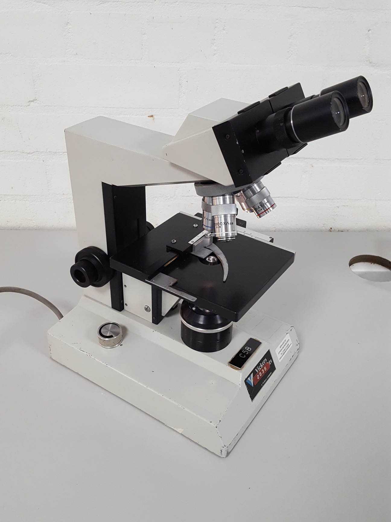 Vickers Instruments ML 1300 Microscope Splan 100x/1.25, 40x/0.65, 10x/0.25