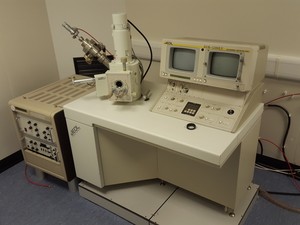 Thumbnail image of Jeol JSM-5300LV Scanning Electron Microscope + Pfeiffer TCP040 Lab
