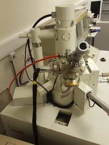 Thumbnail image of Jeol JSM-5300LV Scanning Electron Microscope + Pfeiffer TCP040 Lab