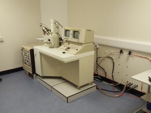 Thumbnail image of Jeol JSM-5300LV Scanning Electron Microscope + Pfeiffer TCP040 Lab