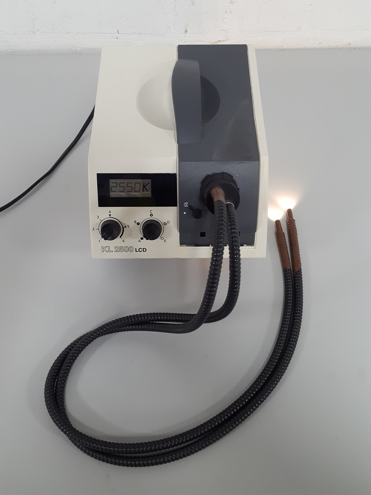 Image of Schott KL 2500 LCD Halogen Cold Light Source inc 1 Filter Lab