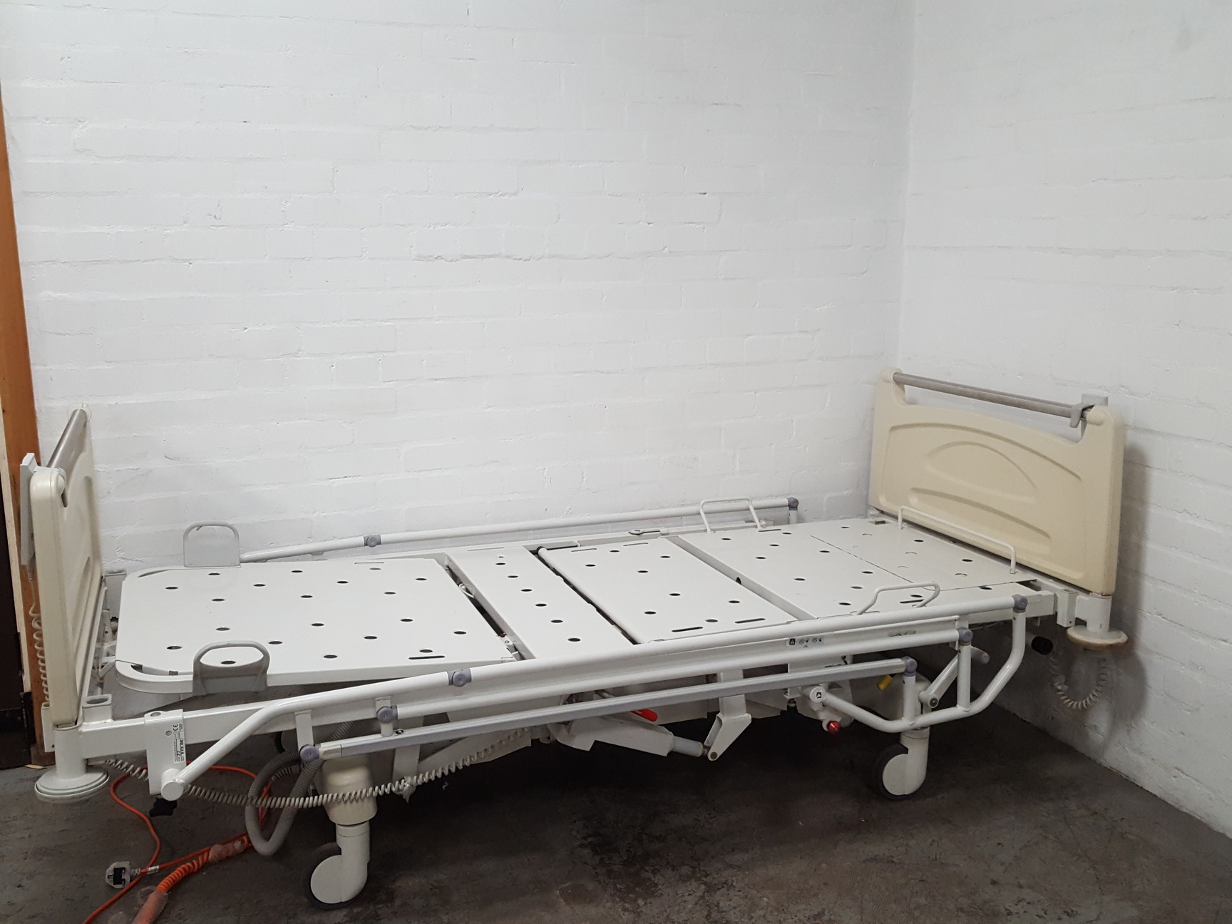 Image of Huntleigh Contura Model 560AA2A Electric Profiling Hospital Care Bed Medical