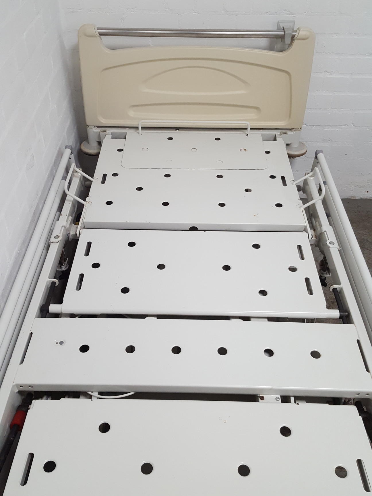 Image of Huntleigh Contura Model 560AA2A Electric Profiling Hospital Care Bed Medical