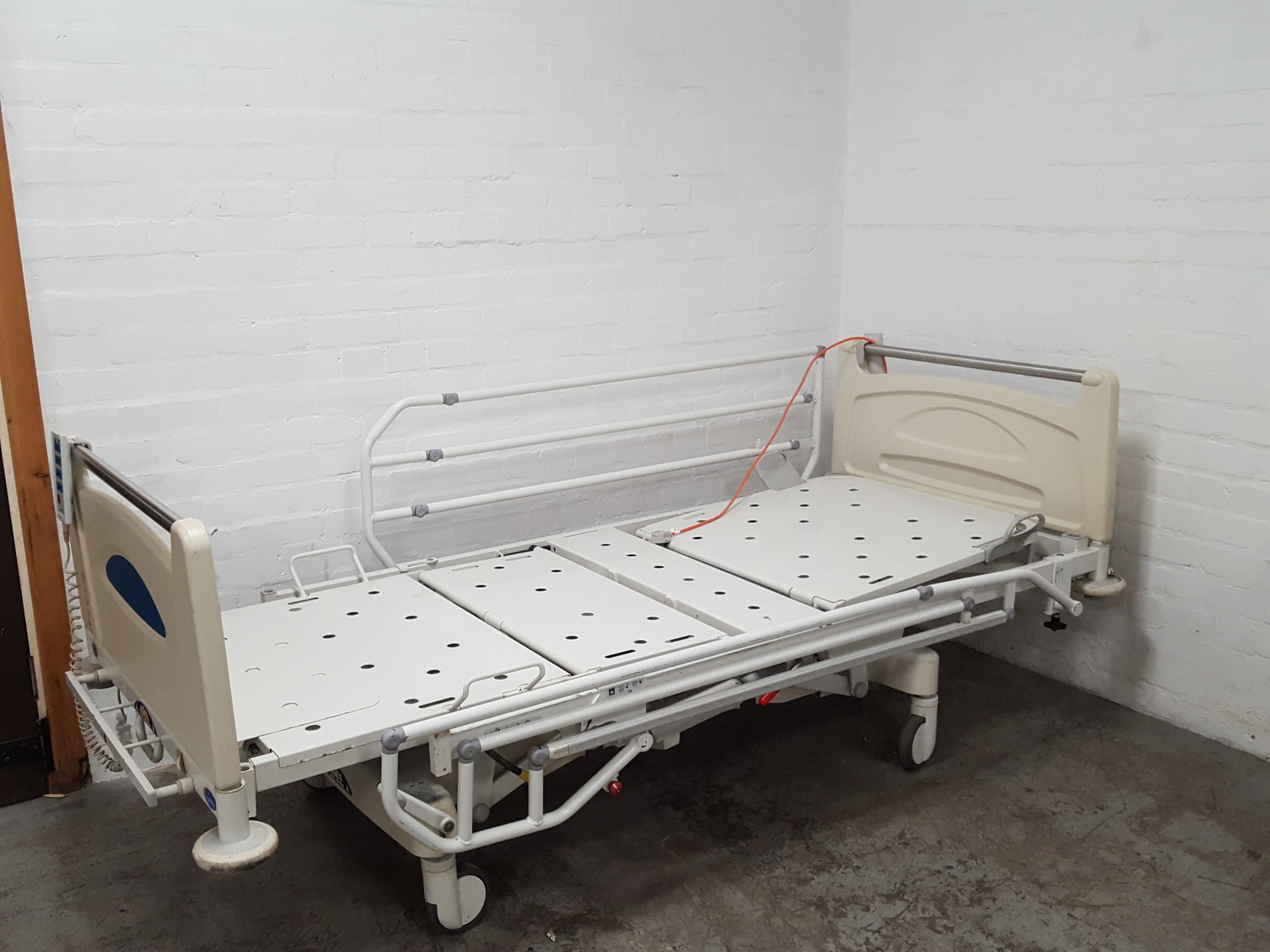 Image of Huntleigh Contura Model 560AA2A Electric Profiling Hospital Care Bed Medical