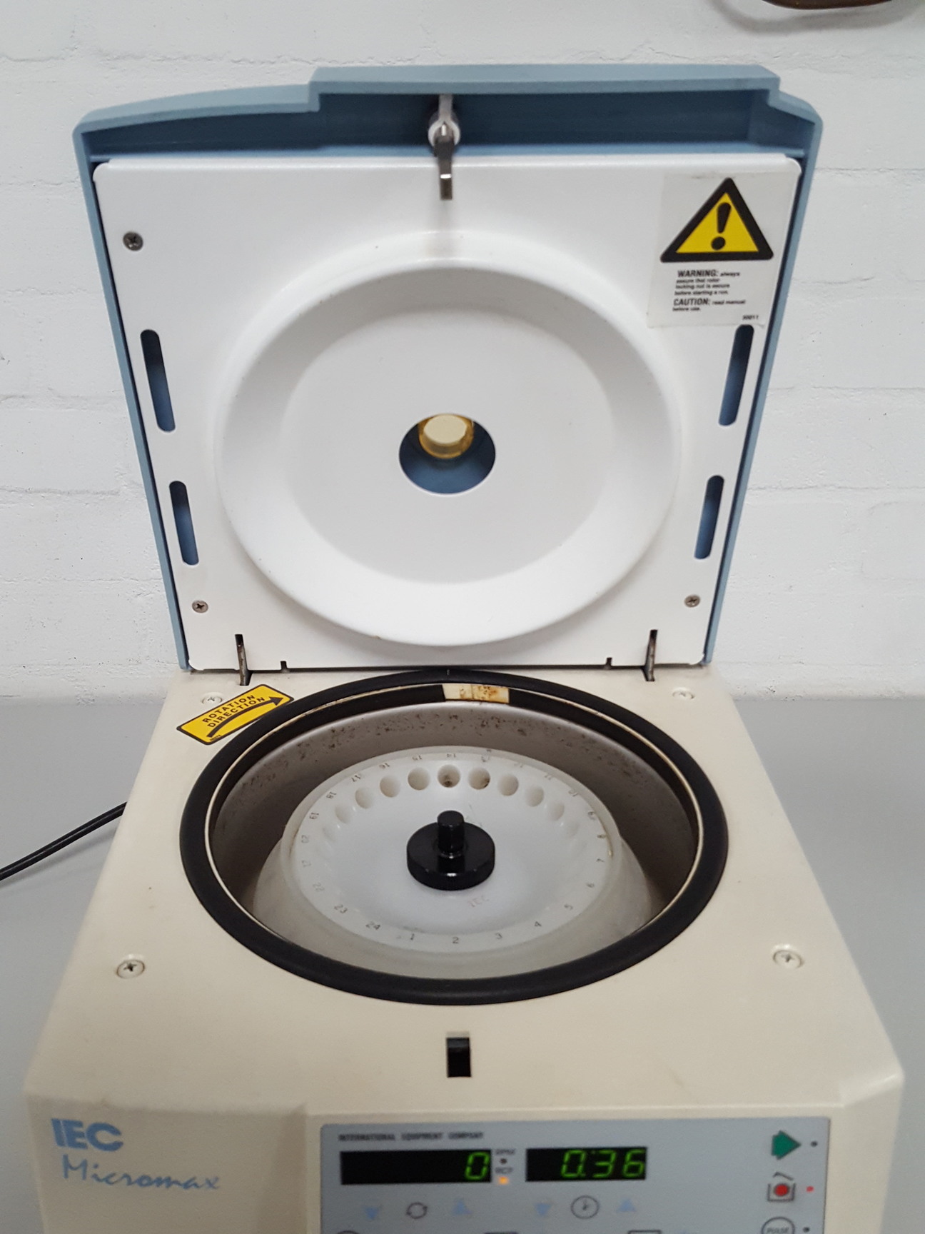 Image of IEC Micromax Benchtop Centrifuge + 24-Tube Rotor 15,000rpm Lab