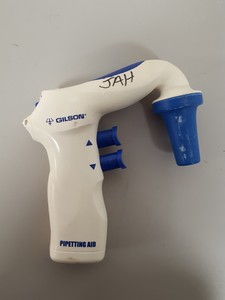 Thumbnail image of Lot of Faulty Electronic Pipettes (Spares & Repairs) Pipetboy, Eppendorf, Lab