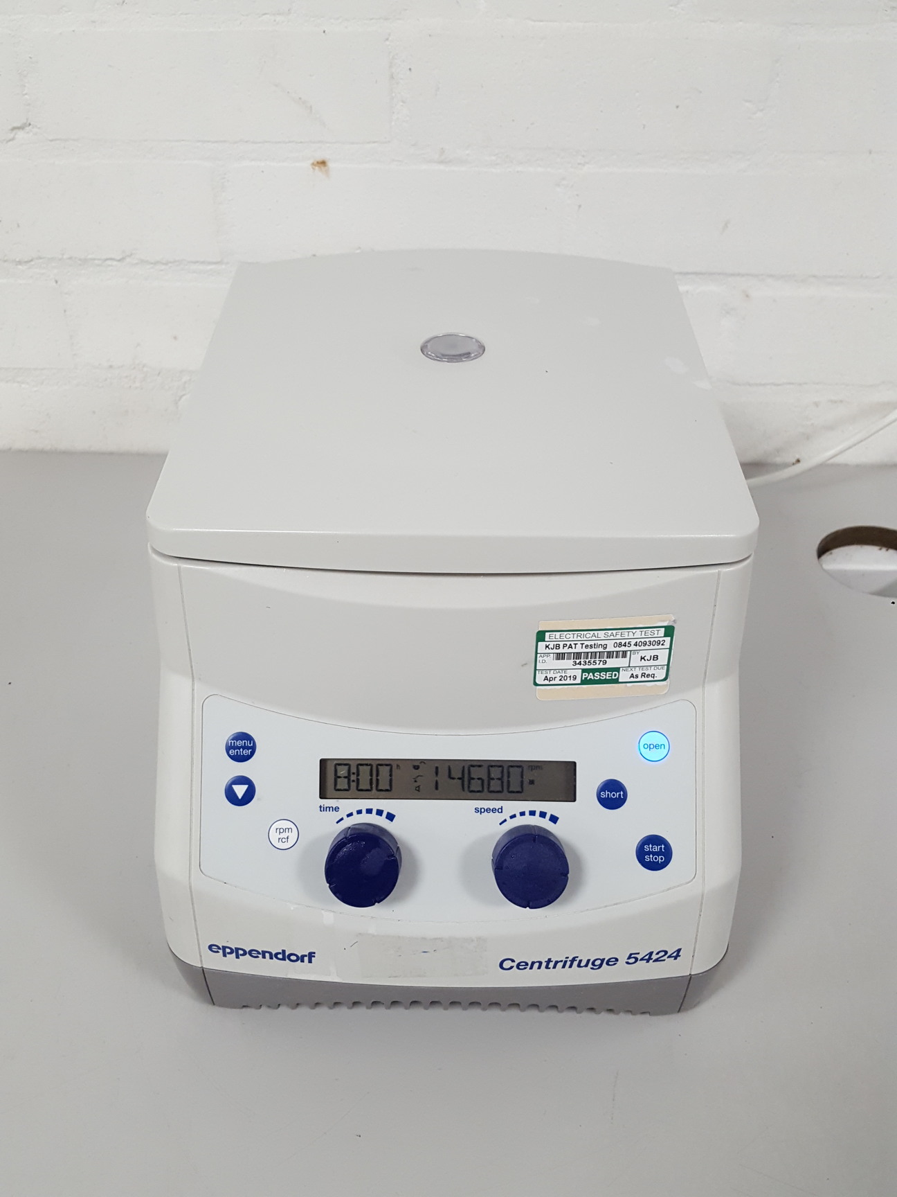 Eppendorf 5424 Benchtop Microcentrifuge Lab Centrifuge + 24 Tube Rotor