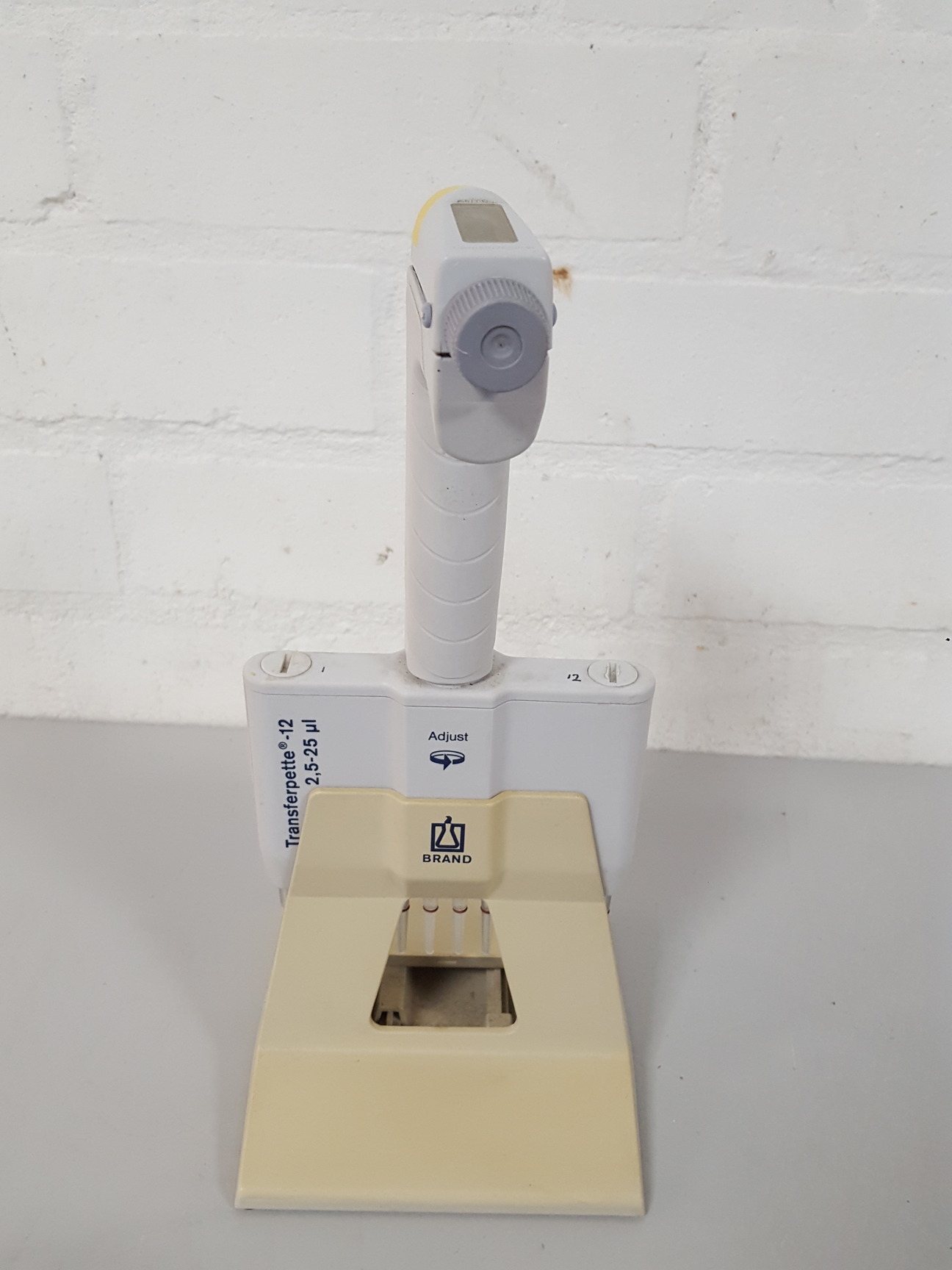Image of Brand Transferpette 12 Multi-Channel Micropipette 2.5-25ul Lab