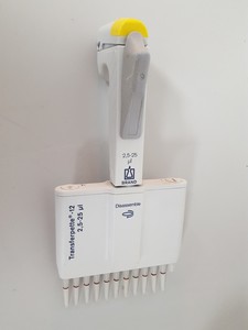 Thumbnail image of Brand Transferpette 12 Multi-Channel Micropipette 2.5-25ul Lab