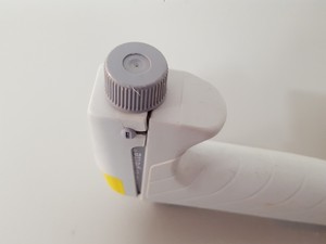 Thumbnail image of Brand Transferpette 12 Multi-Channel Micropipette 2.5-25ul Lab