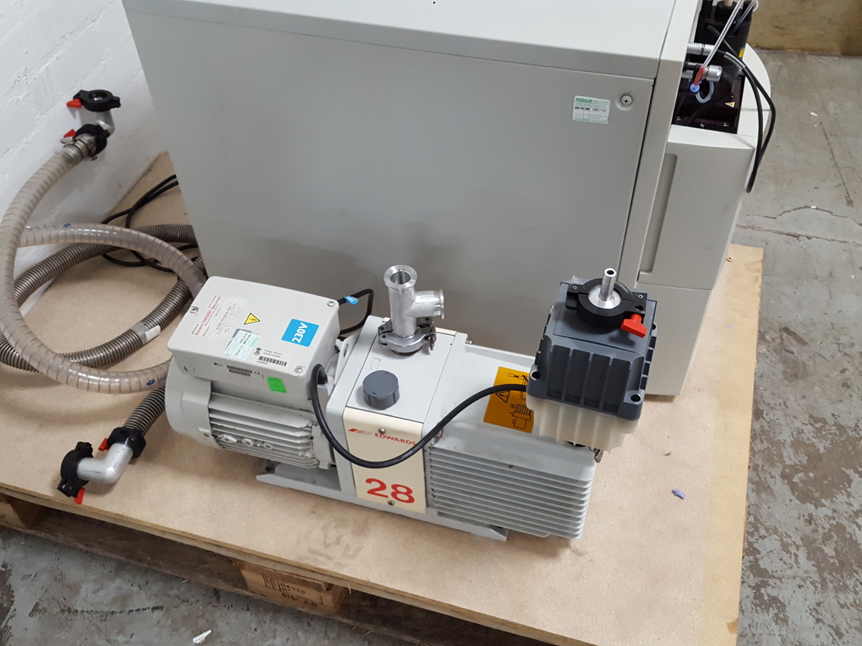 Image of Waters Micromass ZQ Mass Spectrometer + E2M28 Vacuum Pump - Lab, 